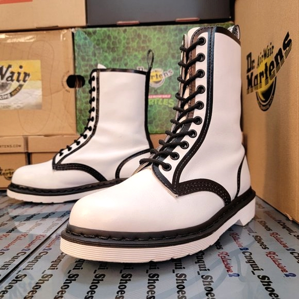 Dr. Martens / Pierre / Very RARE, Like New!!
